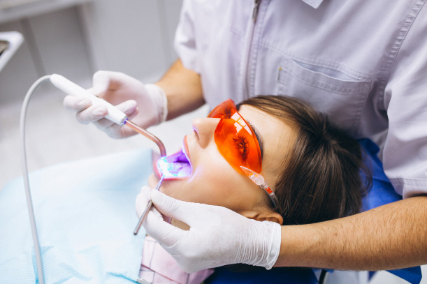 diş beyazlatma tedavisi zararlı mıdır, diş beyazlatma tedavisi zararları, diş beyazlatma tedavisi sonrasında neler yapılmalıdır